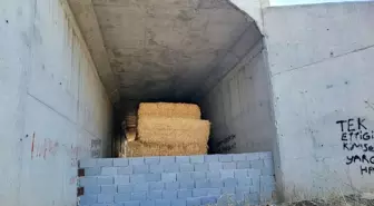 7 yıldır bitmeyen yolun köprü ayakları samanlığa döndü