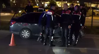 Antalya'da polisten kaçan sürücü kaza yaptı
