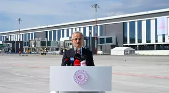 Bakan Uraloğlu: Hava yolu ile seyahat eden yolcu sayısında rekor kırdık