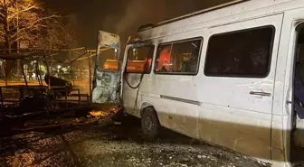 Bursa korkutan yangın: Baraka ve minibüs alev topuna döndü