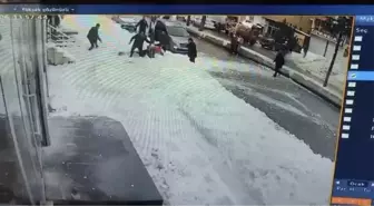 Çatıdan üzerine kar kütlesi düşen Ayşe, hayatını kaybetti