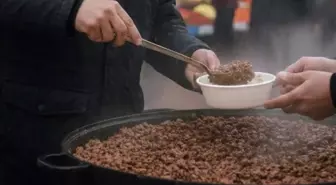 Cuma namazı çıkışı cemaate domuz kavurması yediren şahısla ilgili bomba iddia