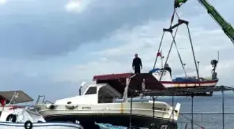 Dikili'de balıkçı tekneleri fırtınaya karşı karaya alındı