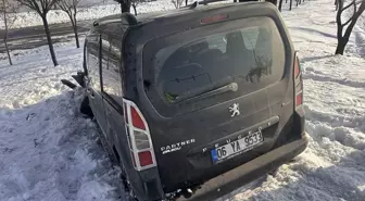 Erçiş'te trafik kazasında 2 kişi yaralandı