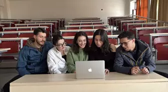 Erzurum'da eğitim gören geleceğin gazetecileri AA'nın 'Yılın Kareleri'ni oyladı