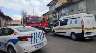 Evde çıkan yangında 5 kişi dumandan etkilendi