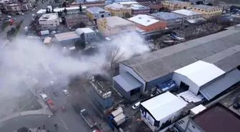 Gaziosmanpaşa'da avize atölyesinin deposunda yangın çıktı: Ekiplerin söndürme çalışması havadan görüntülendi