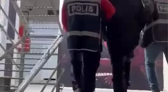 İzmir'de 31 yıl hapisle aranan hükümlü hurda aracın bagajında yakalandı