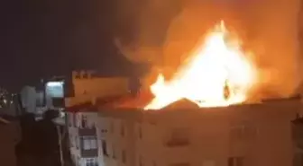 Kartal'da 5 katlı binanın çatısında çıkan yangın söndürüldü