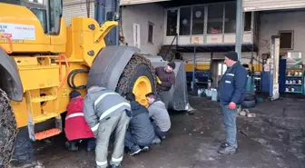 Kulp'ta dondurucu soğuklar oto tamircilerini zorluyor