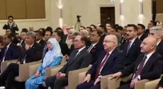 Malezya Başbakanı Enver İbrahim Ankara'da konferansa katıldı
