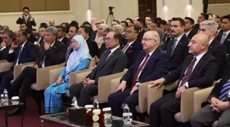 Malezya Başbakanı Enver İbrahim Ankara'da konferansa katıldı