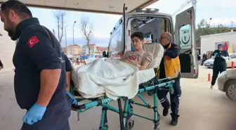 Sokakta futbol oynarken 'pas vermediği' için çıkan tartışmada bıçaklandı