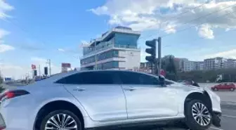 Turgutlu'da otomobil refüje çıktı: 1 yaralı