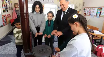 Vali Usta'dan fedakar öğretmene ve 4 öğrencisine ziyaret