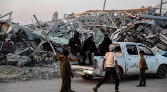 Albüm: Hamas, Gazze'deki Son İsrailli Esir Cesedini Aramaya Yeniden Başladı