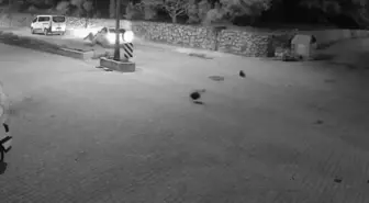 Alkollü sürücünün kullandığı otomobilin motosiklete çarptığı kaza kamerada: 2 yaralı