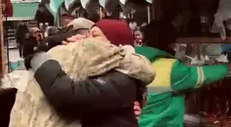 Askerde sandığı oğlunu karşısında gören anne duygulandı