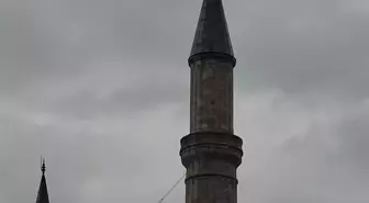 İstanbul'da Kuvvetli Rüzgarın Etkisiyle Ayasofya Camii'nin Minare Alemi Düştü