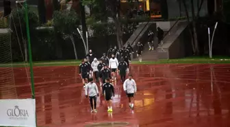 Beşiktaş, yoğun yağış ve rüzgar altında hazırlıklarına devam etti