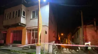 Burdur'da kerpiç evin duvarı çöktü