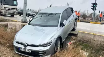 Burdur'da otomobil ile kamyon çarpıştı: 1 yaralı