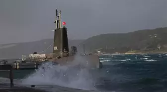 Çanakkale Boğazı kuvvetli fırtına nedeniyle transit gemi geçişlerine kapatıldı