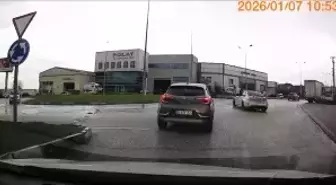 Drift atmaya çalışan sürücünün trafiği tehlikeye attığı anlar kamerada