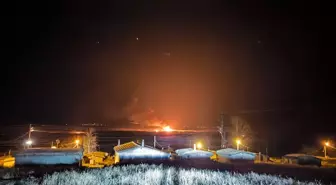 Eber Gölü'nde sazlık alanda çıkan yangın söndü