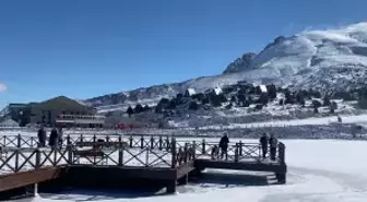 Erzincan'da Ardıçlı Gölü buz tuttu