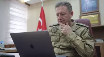 Erzurum İl Jandarma Komutanı Uğurlu, AA'nın 'Yılın Kareleri'ni oyladı