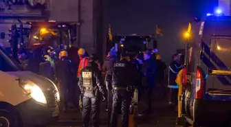 Fransız çiftçiler AB-Mercosur anlaşmasını protesto etmek üzere traktörleriyle Paris'e girdi