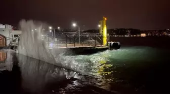 İstanbul'da sabah saatlerinde kuvvetli rüzgar etkili oldu