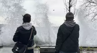 İstanbul'da şiddetli fırtına! Tüm vapur seferleri iptal edildi