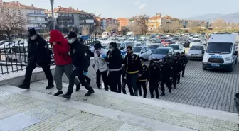 İzmir'de fuhuş operasyonunda 8 tutuklama