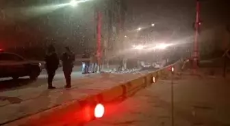 Kars'ta hemzemin geçitte lokomotifin çarptığı çocuk yaralandı