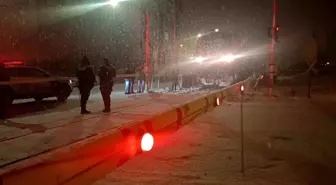 Kars'ta hemzemin geçitte lokomotifin çarptığı çocuk yaralandı