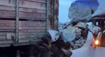 Kocaeli'de servis minibüsü ile kamyon çarpıştı: 7 yaralı