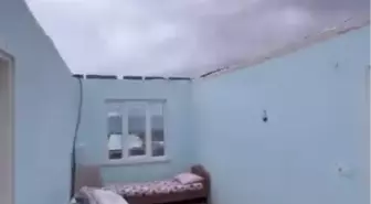 Kocaeli'de şiddetli fırtınada çatılar uçtu, minare devrildi; o anlar kamerada