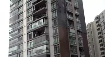 Lüks sitenin cam balkonları lodosla beraber uçtu