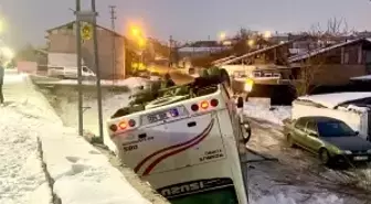Malatya'da işçi servis midibüsü devrildi; 9 yaralı