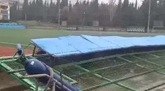 Manisa'da fırtına ve yağmur hayatı olumsuz etkiledi