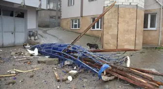 DEMİRCİ'DE MİNARENİN KÜLAHI UÇTU