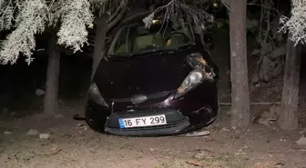 Motosikletle çarpışan otomobil AVM bahçesine savruldu: 2 yaralı