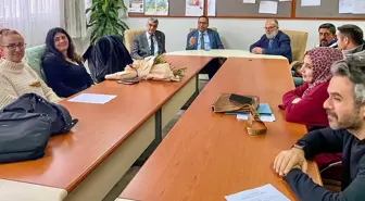 Muğla'da ilçe milli eğitim müdürü öğretmene doğum günü sürprizi yaptı