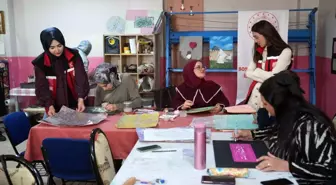 Muş'ta şehit yakınları ve gazilere yönelik ebru kursu yoğun ilgi gördü