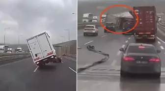 Rüzgarın şiddetine tonlarca ağırlıktaki araçlar bile dayanamadı: TIR'lar otoyolda devrildi