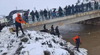 Şanlıurfa'da sulama kanalına düşen otomobilin sürücüsünü arama çalışmaları sürüyor