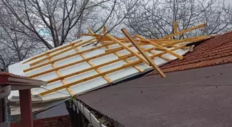 Saros Körfezi'nde kuvvetli lodos; işletmeler su altında kaldı