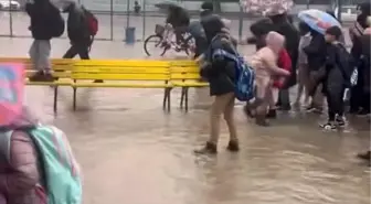 Sel ve fırtınada mahsur kalan öğrenciler için banklardan köprü